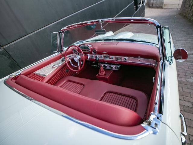 Ford Thunderbird 1956 - Finalizado