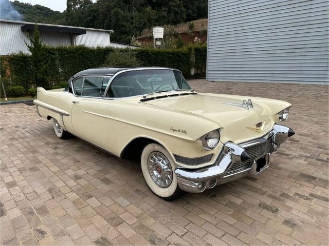 Cadillac Coupe DeVille 1957
